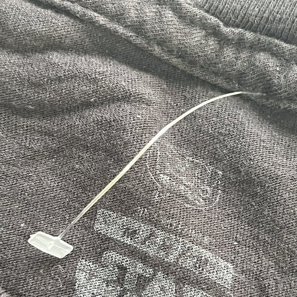 Funko Pop The Mandalorian T-shirt BABY YODA Mens Size M Black Tee - Picture 7 of 7